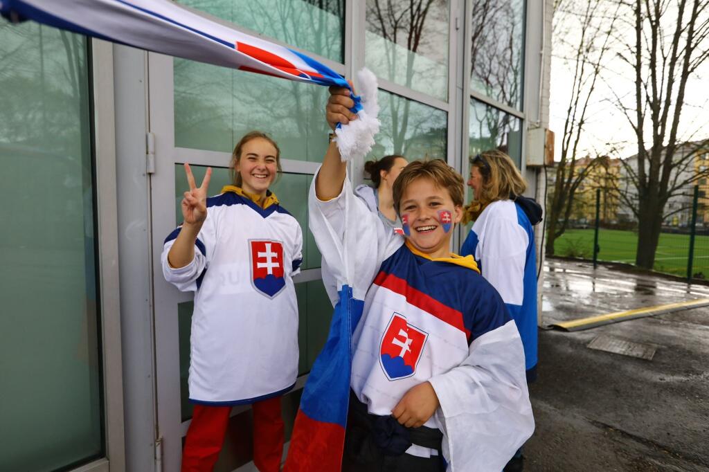 Slovenskí fanúšikovia to roztočili už pred Helsinki Ice Hall.