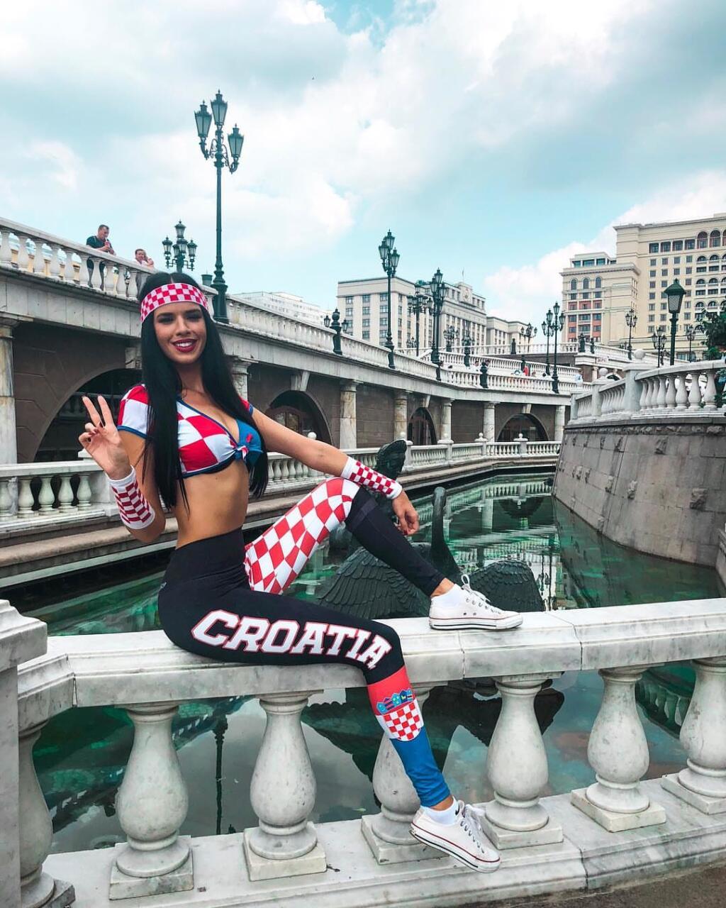 Ivana Knoll patrí medzi najsexi fanúšičky na svete. Fandí Chorvátsku.