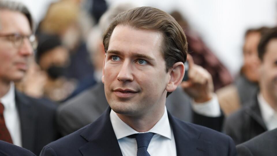 JB 6 Viedeň - Bývalý rakúsky kancelár Sebastian Kurz počas otvorenia pamätníka s menami obetí holokaustu vo Viedni 9. novembra 2021. Kurz vo štvrtok 18. novembra stratil poslaneckú imunitu voči vyšetrovaniu z korupcie. Rozhodol o tom jednohlasne rakúsky parlament, informovala agentúra DPA. FOTO TASR/AP
Former Austrian Chancellor Sebastian Kurz attends the solemn inauguration ceremony of the Shoah Wall of Names Memorial, in Vienna, Austria, Tuesday, Nov. 9, 2021. German President Frank-Walter