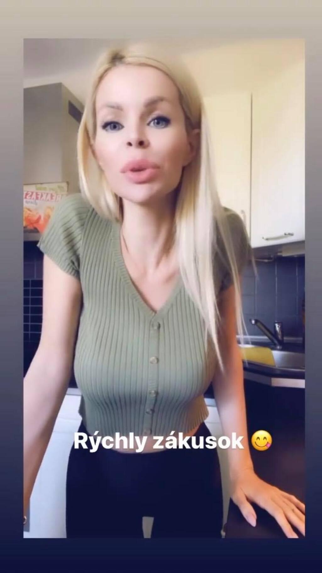 Prirodeznosť Silvii Kucherenko dlho nevydržala. Opäť má akési väčšie pery.