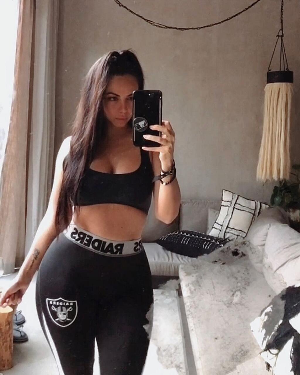 Jimena Sanchezová stíha aj fotiť provokatívne zábery pre svojich fanúšikov.