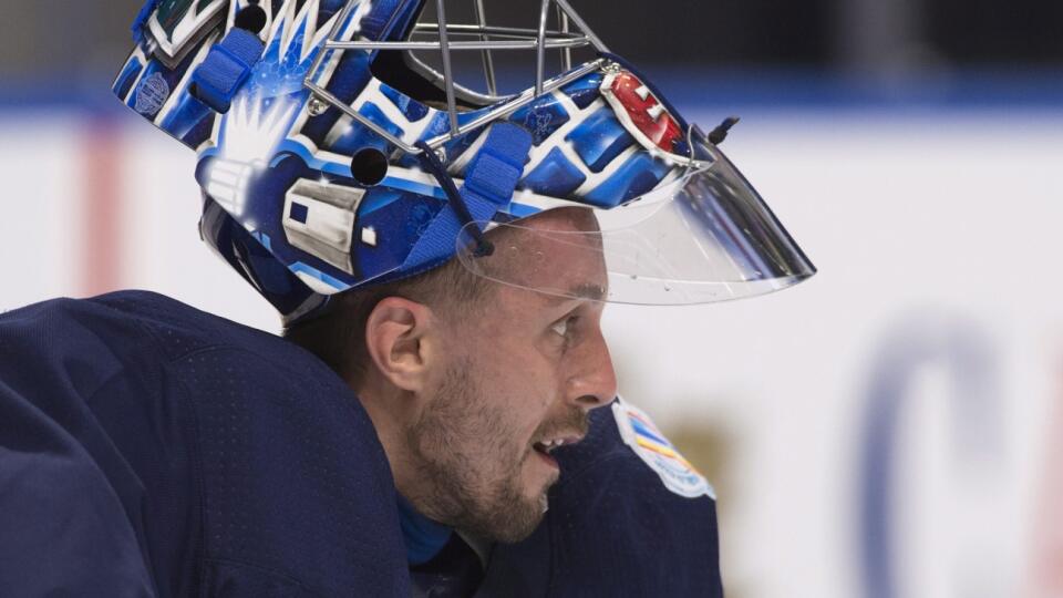 Jaroslav Halák je jediný slovenský brankár, ktorý už roky pôsobí v NHL.