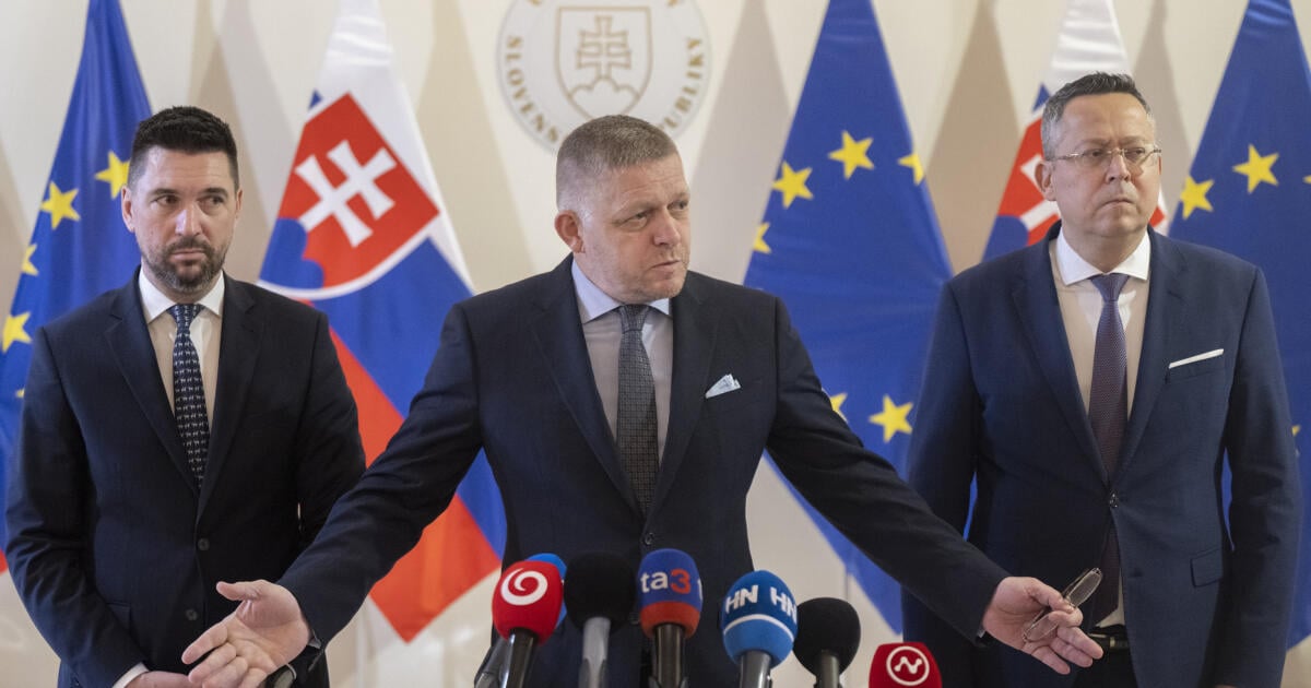 Slovakia is pushing markets for consolidation for 2.4 billion. € Slovakia is pushing markets for consolidation for 2.4 billion. €