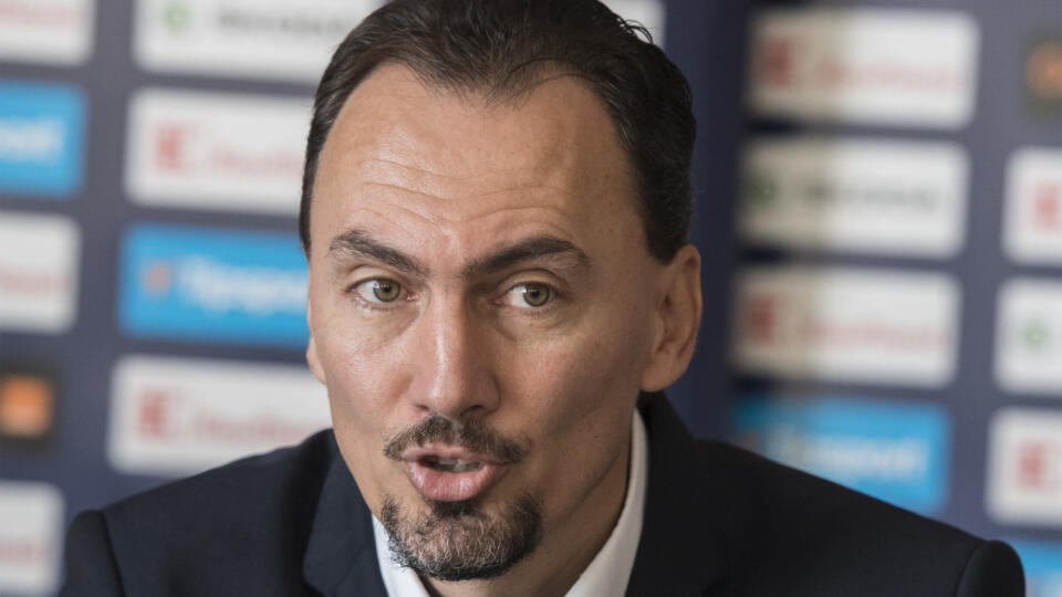 Na snímke prezident Slovenského zväzu ľadového hokeja (SZĽH) Miroslav Šatan počas tlačovej konferencie, na ktorej predstavili nových členov vedenia SZĽH 13. augusta 2020 v Bratislave. FOTO TASR - Martin Baumann