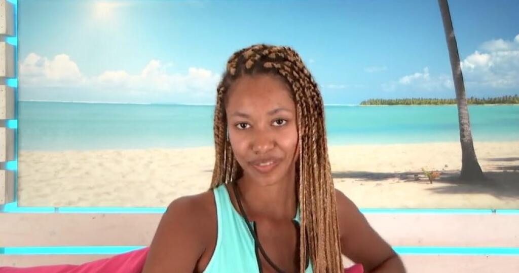 Aicha z Love Island bez mejkapu.