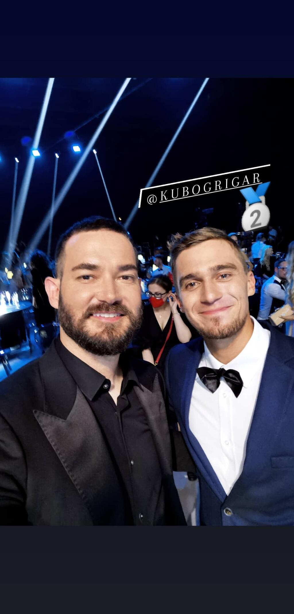 Medzi porotcami, ktorí mali pri výbere kráľovnej krásy svoje hlasy, sa ocitol aj strieborný medailista z Tokia Jakub Grigar. Odfotil sa s ním aj známy fotograf Lukáš Kimlička.