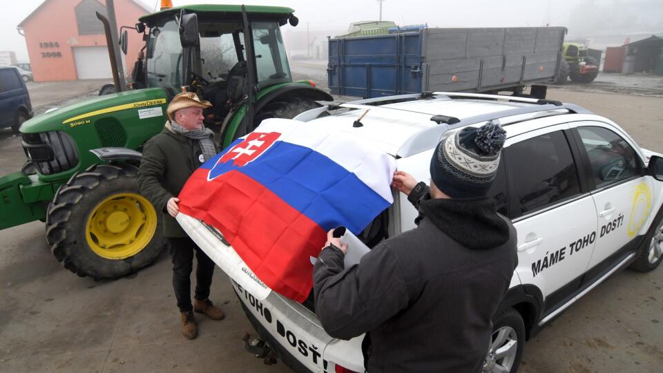 Na snímke štart celoslovenskej protestnej jazdy  farmárov naprieč Slovenskom do Bratislavy.