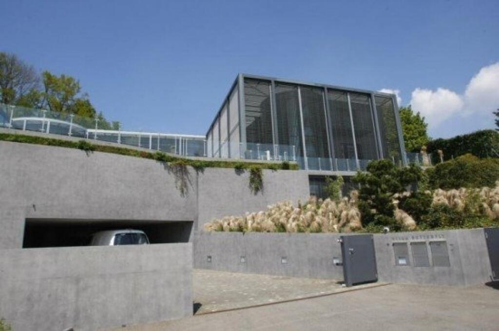 Najluxusnejší dom vo švajčiarskom meste Baar patrí Kimi Räikkönenovi.