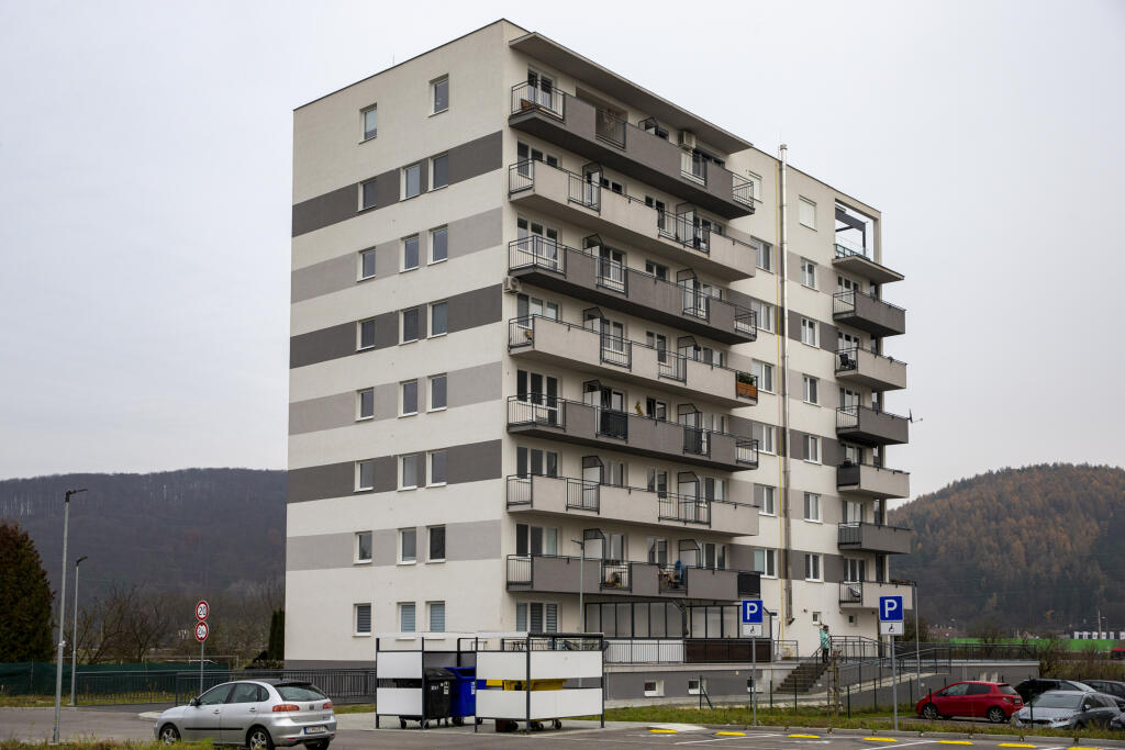 V tomto bytovom dome sa naposledy Šulová stretávala s Lobotkom. Byt je pritom písaný na mamu nášho futbalistu.