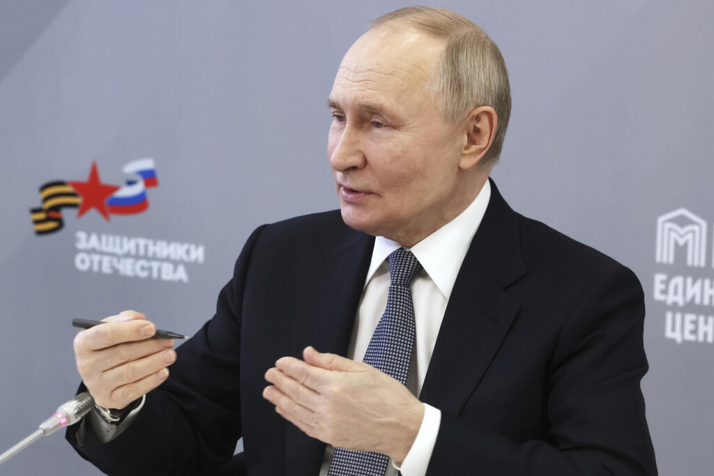 JB 17 Moskva - Ruský prezident Vladimir Putin sa rozpráva s pracovníkmi a chránencami Nadácie Obrancovia vlasti v Moskve 6. marca 2025. FOTO TASR/AP

Russian President Vladimir Putin speaks with workers and wards of The Defenders of the Fatherland Foundation in Moscow, Russia, Thursday, March 6, 2025. (Mikhail Metzel, Sputnik, Kremlin Pool Photo via AP