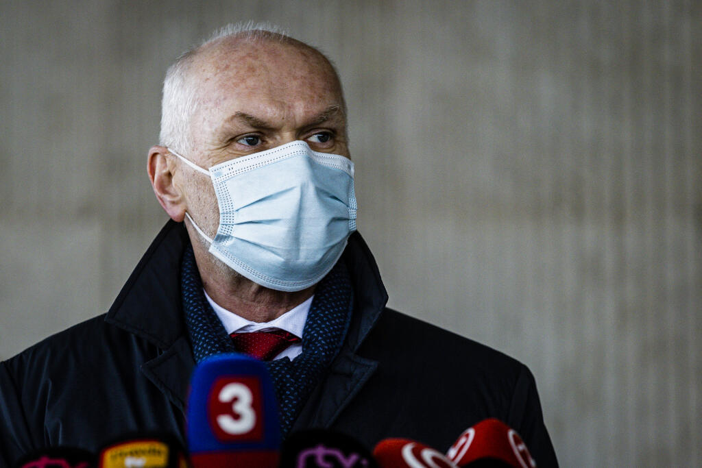 Mimoriadna tlačová konferencia Asociácie nemocníc Slovenska na tému Spoločná výzva ministrovi zdravotníctva SR Marekovi Krajčímu, vláde SR a poslancom NR SR. Na snímke prezident Slovenskej lekárskej komory, Marian Kollár.