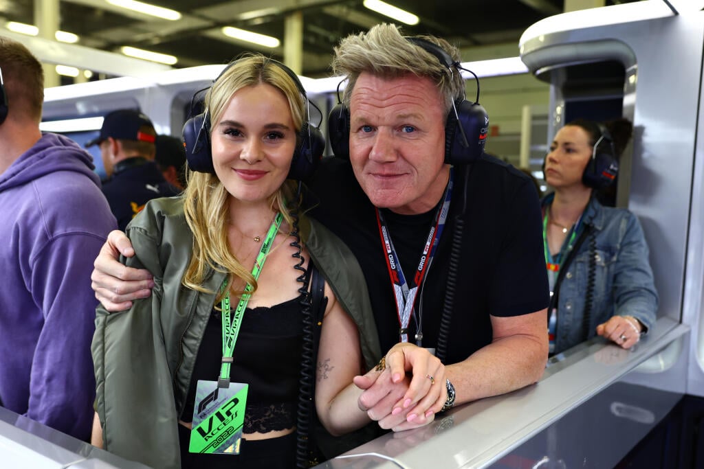 Slávny šéfkuchár prišiel na preteky F1 vo Veľkej Británii so sexi dcérou Holly.