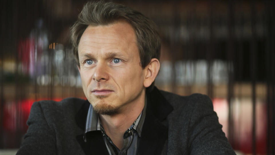Autor knihy Holokoulí Mads Larsen navštívil Bratislavu.