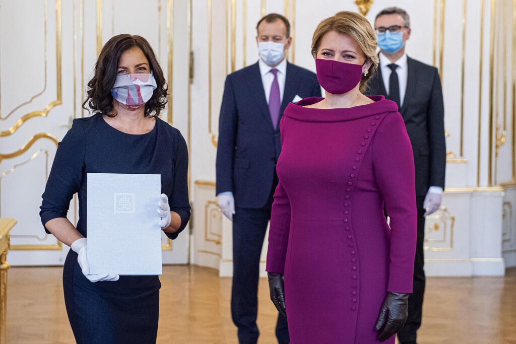 Tón v tóne. Prezidentka Zuzana Čaputová je priekopníčkou módnych rúšok, 
a to aj  v celosvetovom meradle