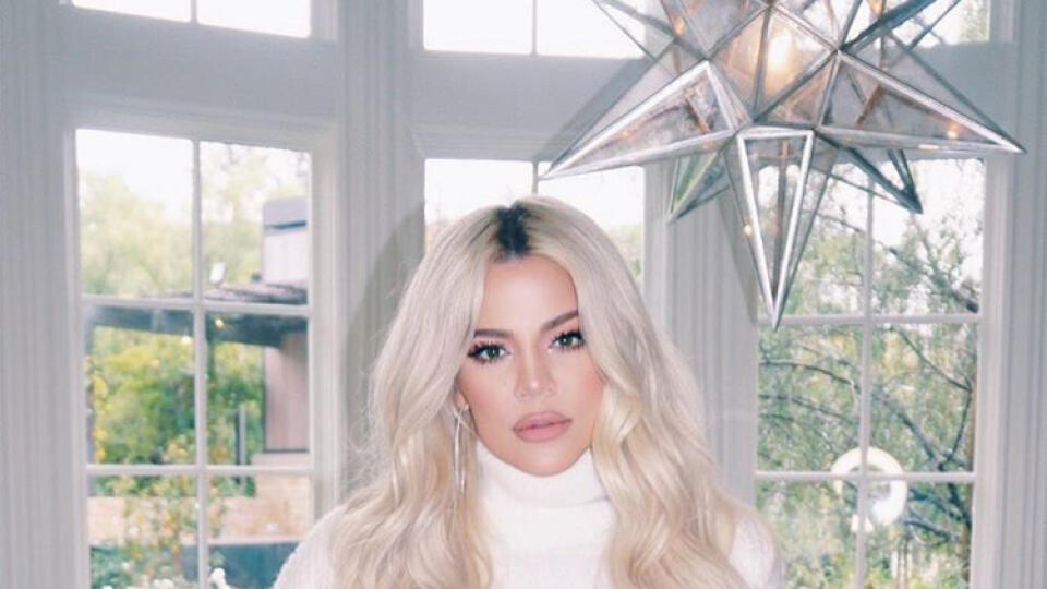 Khloe Kardashian prekvapila svojou premenou vzhľadu. Tie kučeravé vlasy jej nesmierne pristanú.