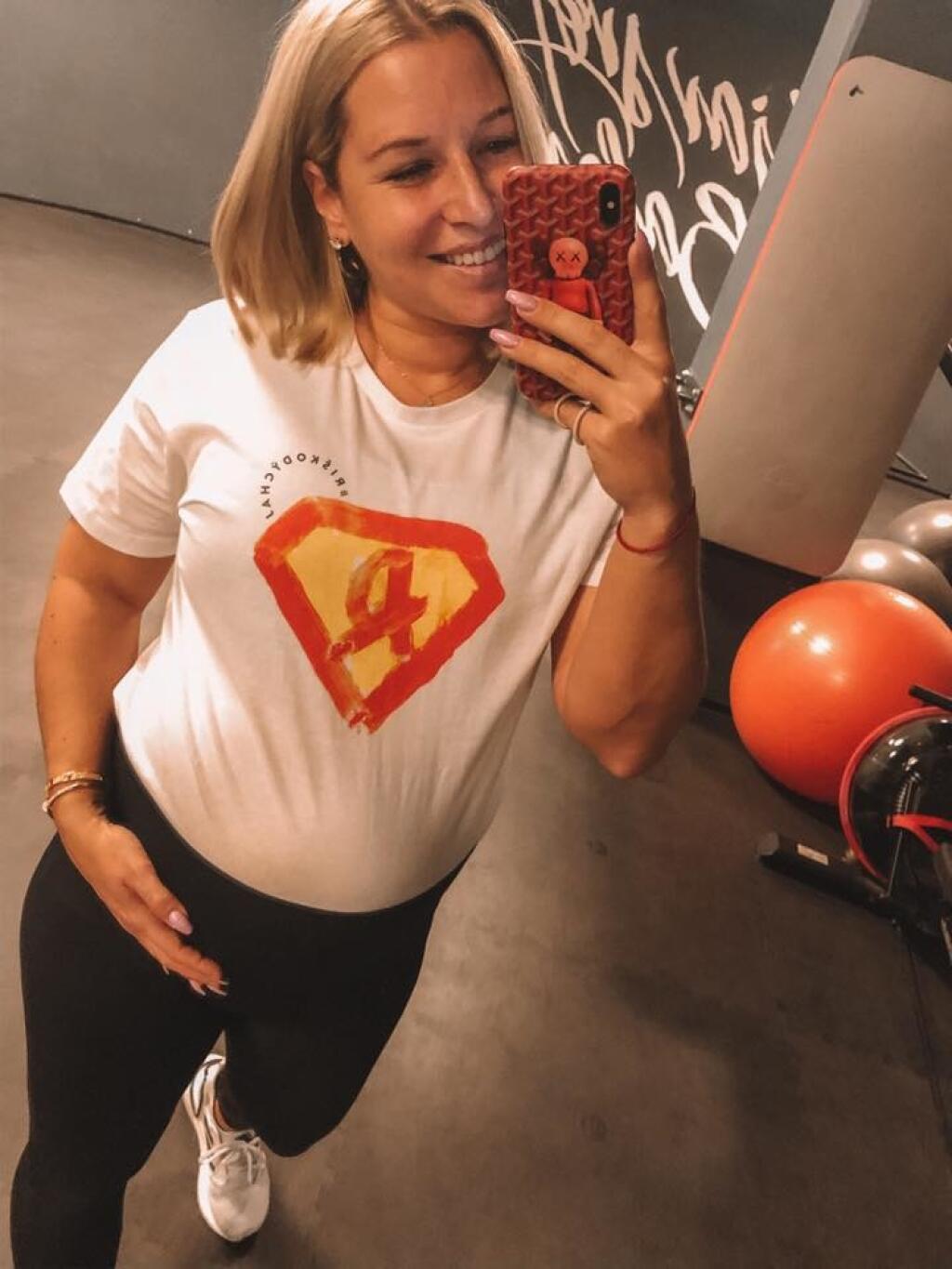 Cibulková si tehotenstvo užíva a často sa chválila svojím bruškom.