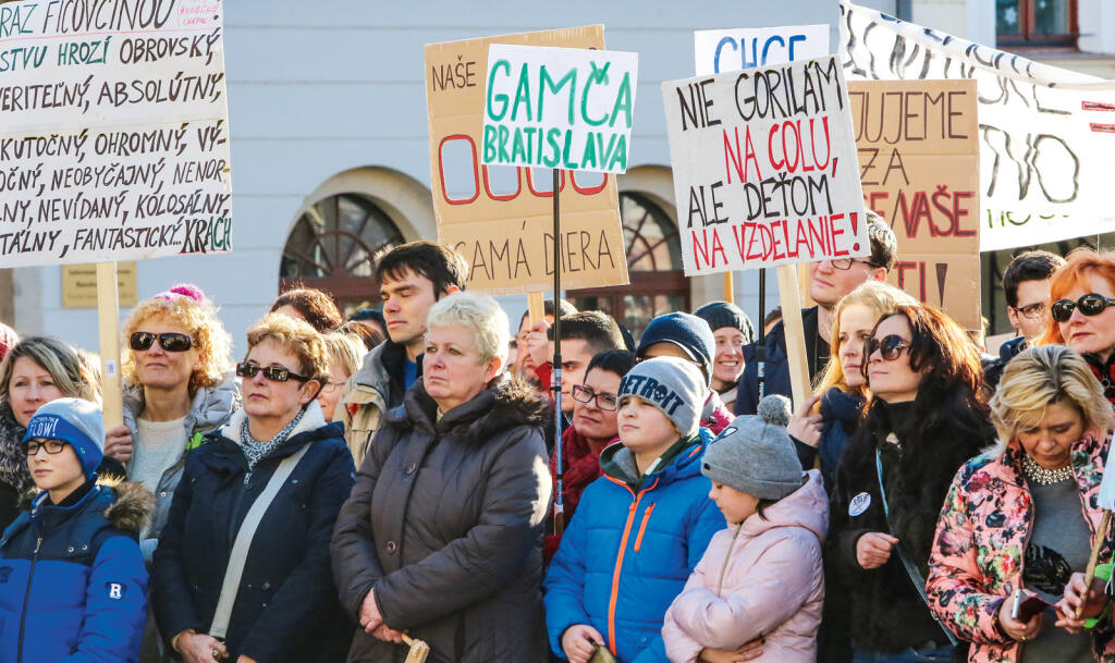 Budú pri sebe učitelia stáť aj potom, keď budú mať odlišné platy v závislosti od regiónu?