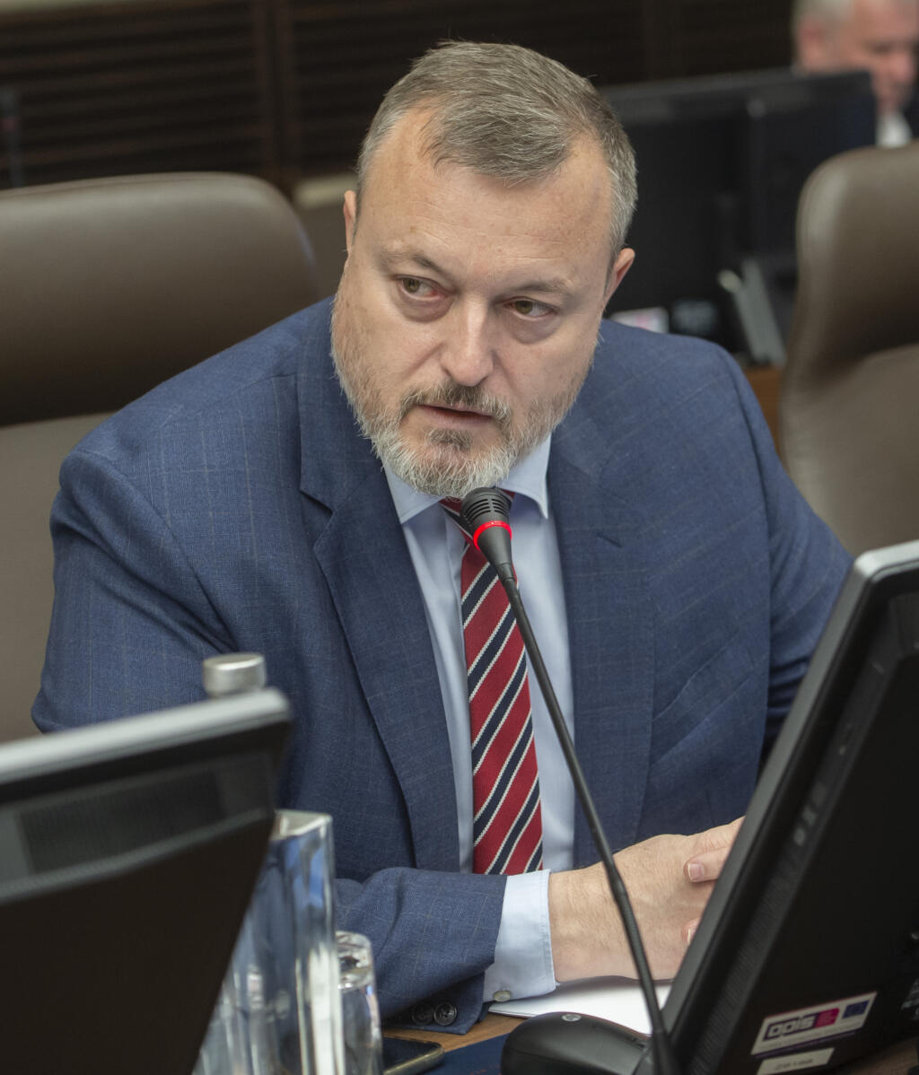 Na snímke minister práce, sociálnych vecí a rodiny SR Milan Krajniak (Sme rodina) počas 77. rokovania vlády SR 27. apríla 2022 v Bratislave. FOTO TASR - Martin Baumann