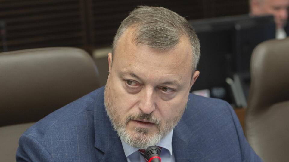 Na snímke minister práce, sociálnych vecí a rodiny SR Milan Krajniak (Sme rodina) počas 77. rokovania vlády SR 27. apríla 2022 v Bratislave. FOTO TASR - Martin Baumann