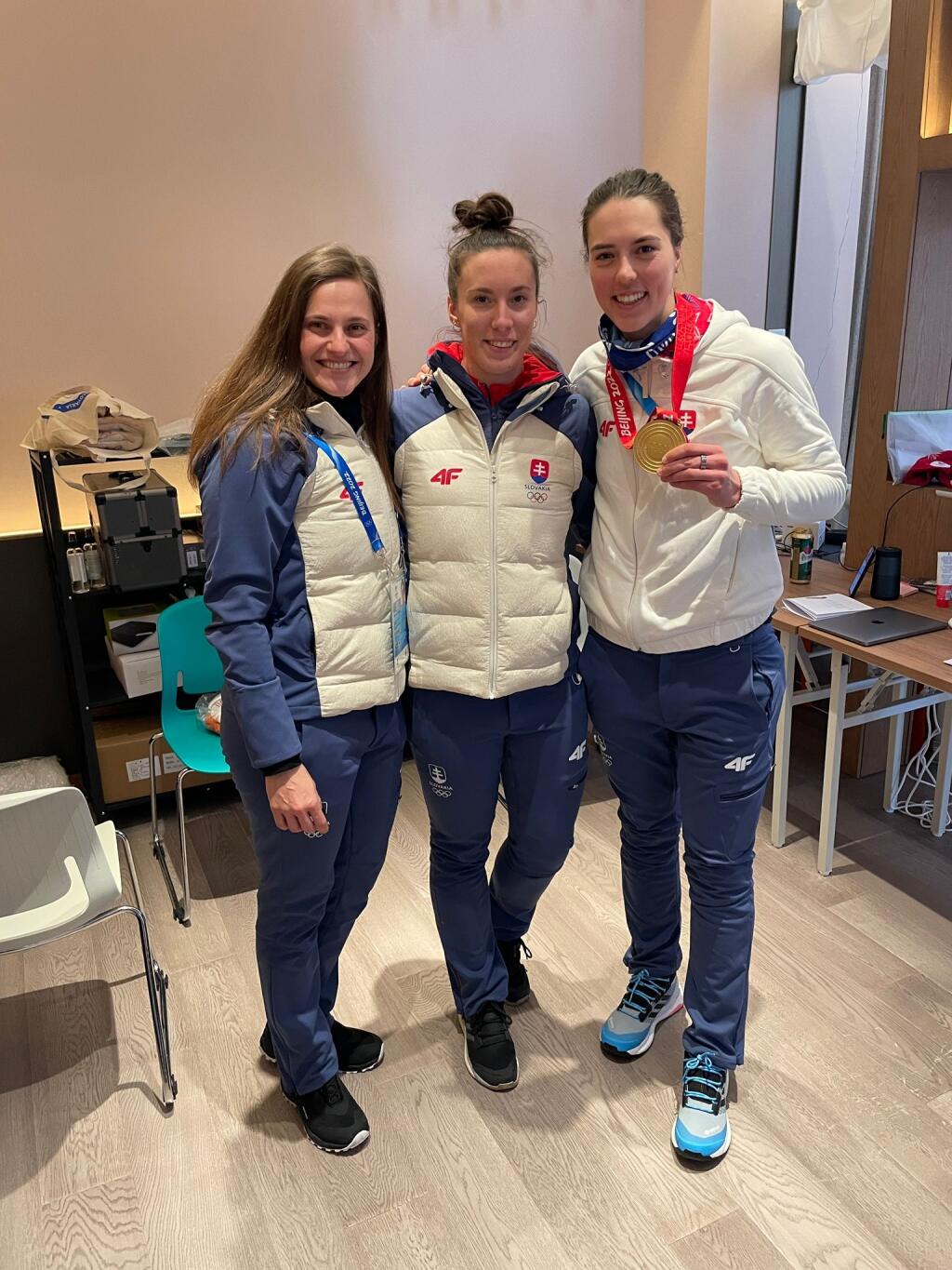 Danka Barteková, Viktória Čerňanská a Petra Vlhová si mali na izbe v Pekingu čo povedať.