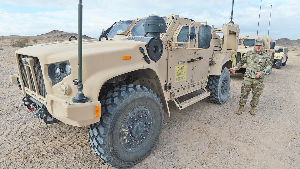 Ľahké obrnené vozidlá (JLTV) by pomohli vradiť vojenské transportéry zo sovietskej éry.