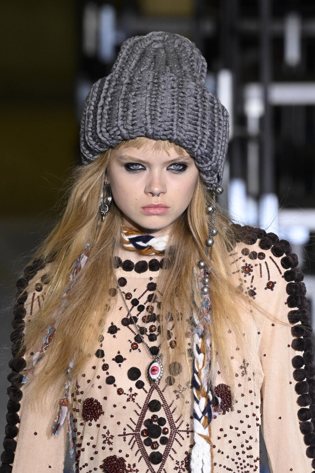 Dsquared2: Nezabudnite pridať ani maxi pletené doplnky. Oversized čiapka šik zahrá a zároveň zahreje.