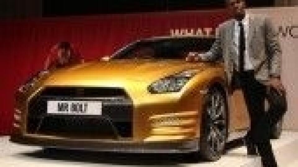 Usain Bolt s jedným z najrýchlejších automobilov