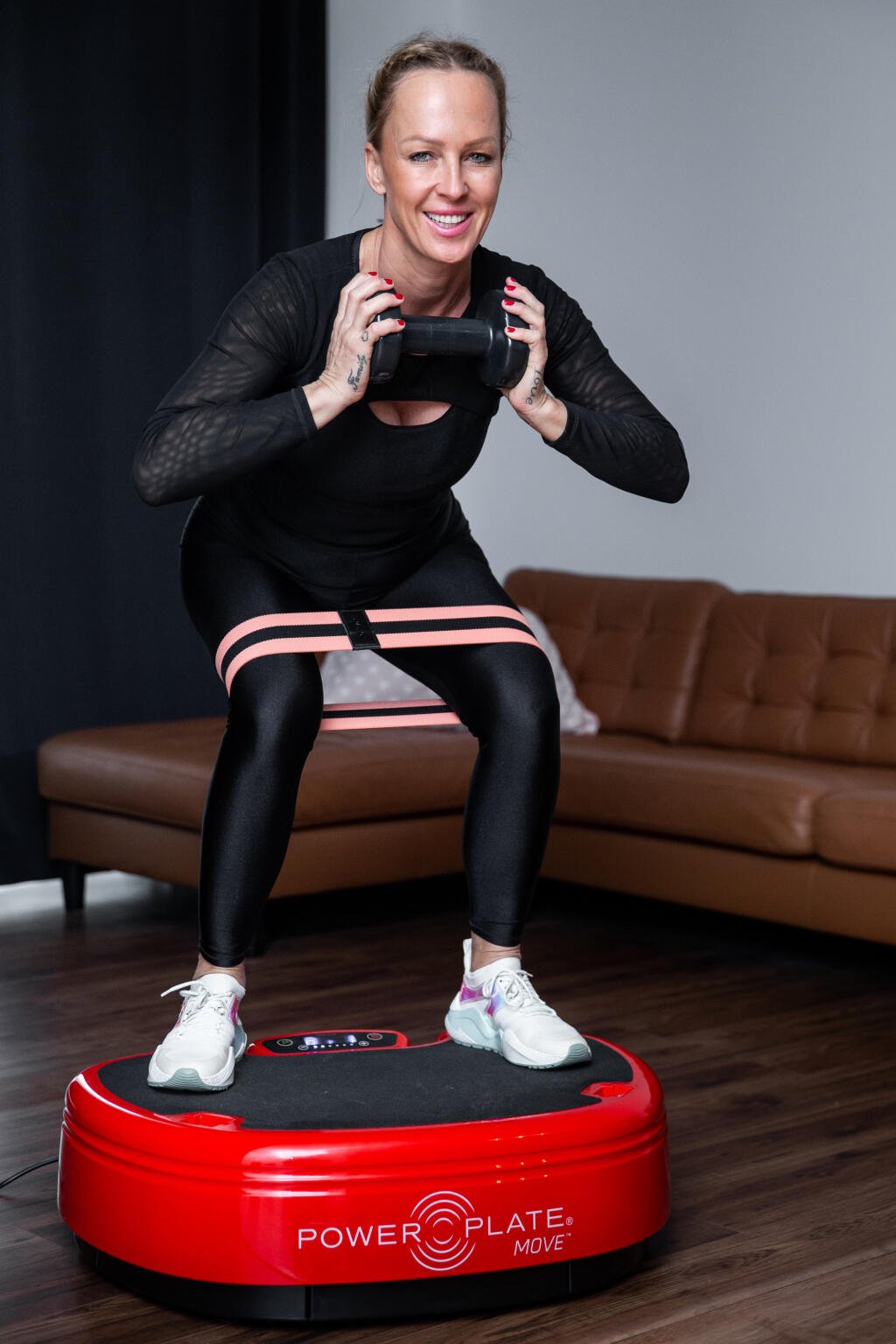 Zuzana Belohorcová cvičí v domácich podmienkach za pomoci videohovoru s trénerkou.