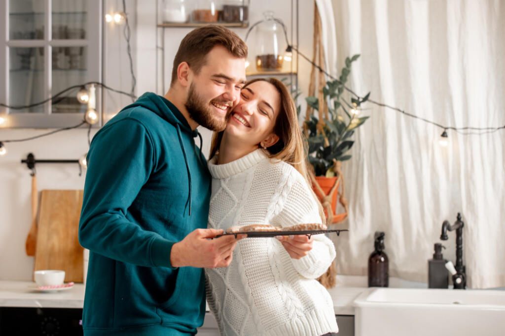 V tomto období sa môžu udiať dve radikálne odlišné veci. Početnosť sexu sa zlepší alebo zhorší. Zlepší, lebo máte konečne súkromie, zhorší, lebo spoločné bývanie bude provokovať vašu potrebu súkromia i toleranciu drobných prehreškov vyplývajúcich zo spolužitia typu zdvihnutá záchodová doska či rozhádzané ponožky. Ak však má vzťah vydržať, povestných dvakrát do týždňa je akurát.