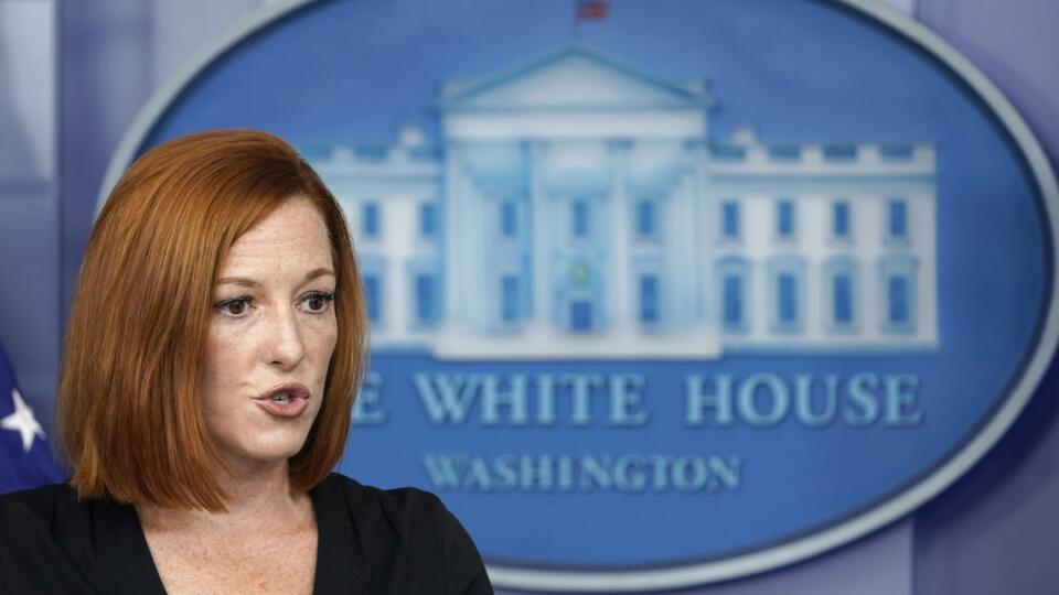 KK52 Washington - Hovorkyňa Bieleho domu Jen Psakiová hovorí počas brífingu 27. augusta 2021 vo Washingtone. Spojené štáty sa neponáhľajú s prípadným uznaním vlády hnutia Taliban, ktoré prevzalo kontrolu na väčšinou územia Afganistanu vrátane hlavného mesta Kábul. V piatok to na tlačovej konferencii uviedla hovorkyňa Bieleho domu Jen Psakiová. FOTO TASR/AP
White House press secretary Jen Psaki speaks during the daily briefing at the White House in Washington, Friday, Aug. 27, 2021. (AP Photo/Sus