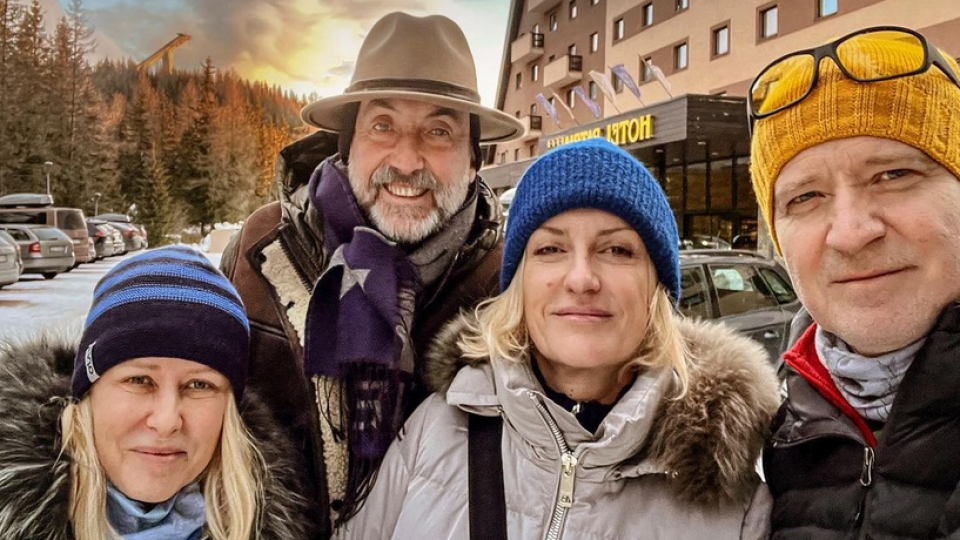 Hereckí kolegovia Ady Hajdu a Michaela Čobejová sa stretli vo Vysokých Tatrách. Nejde o nový šoubiznisový párik, mali tam aj svoje polovičky.