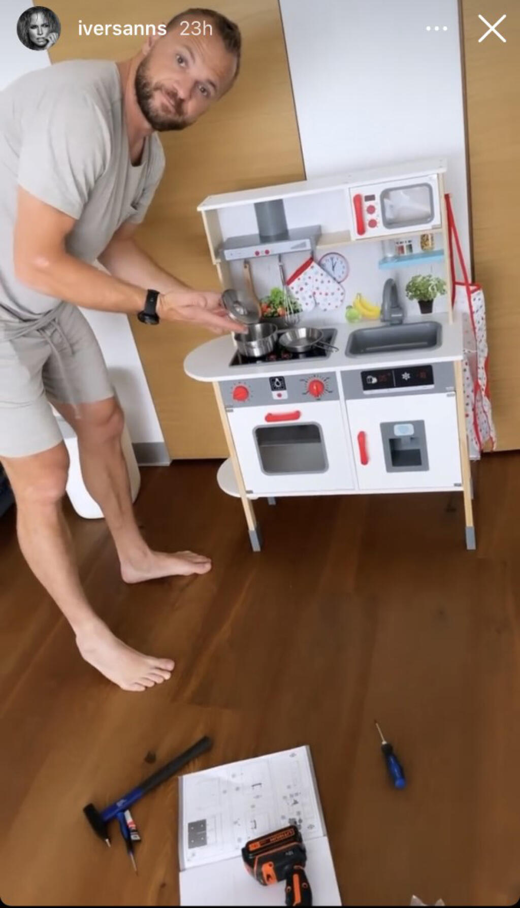 Gáborík dcérke nedávno skladal takúto kuchynku.