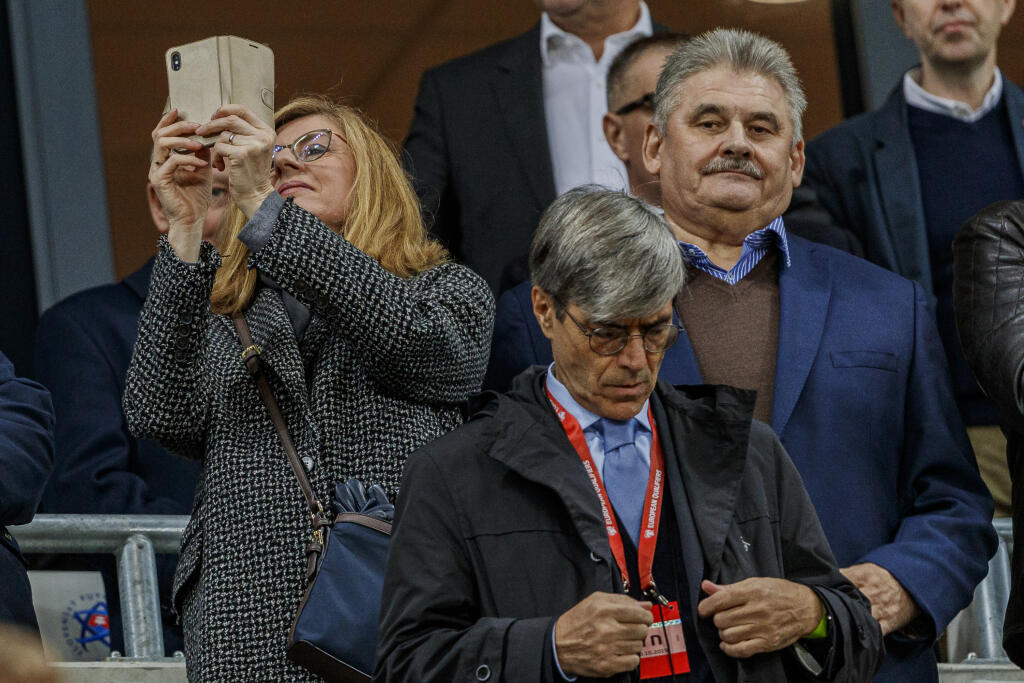 Futbalovú kvalifikáciu Slovenska proti Azerbajdžanu si nenechal ujsť Ján Richter. Spoločnosť mu robila Gabriela Matečná.