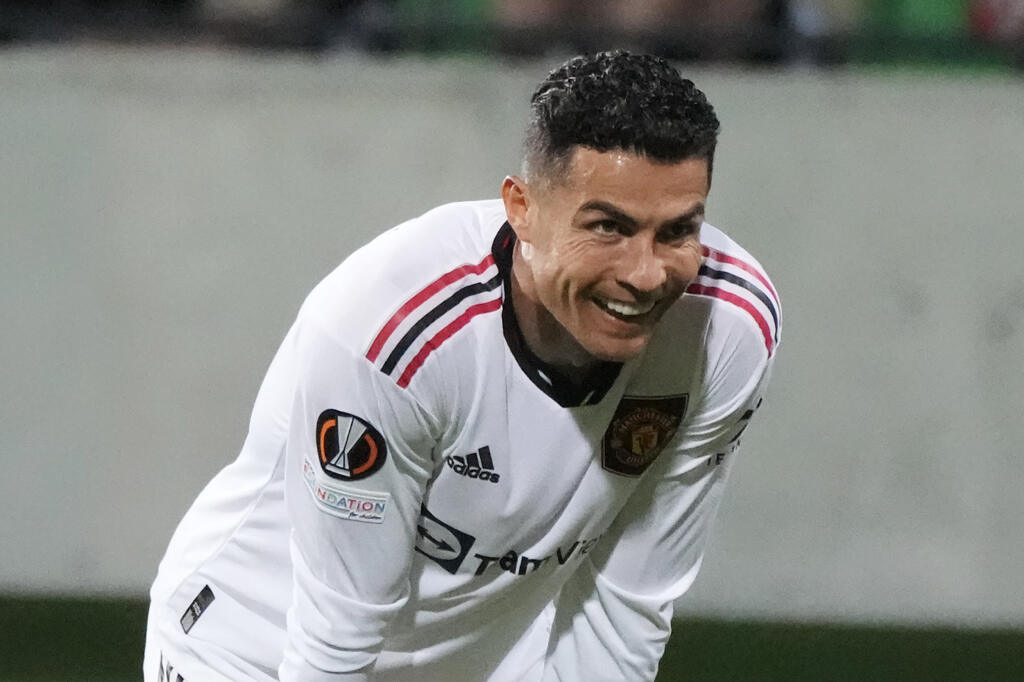 V lete sa Portugalčan stane voľným hráčom, odchod do Sportingu je tak logickým krokom. V hre však môže byť aj zámorská MLS a karty môže zamiešať aj francúzske PSG.