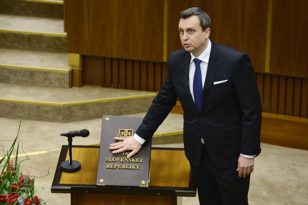 Andrej Danko (SNS) skladá poslanecký sľub počas ustanovujúcej schôdze Národnej rady Slovenskej republiky (NR SR) VII. volebného obdobia 23. marca 2016 v Bratislave.