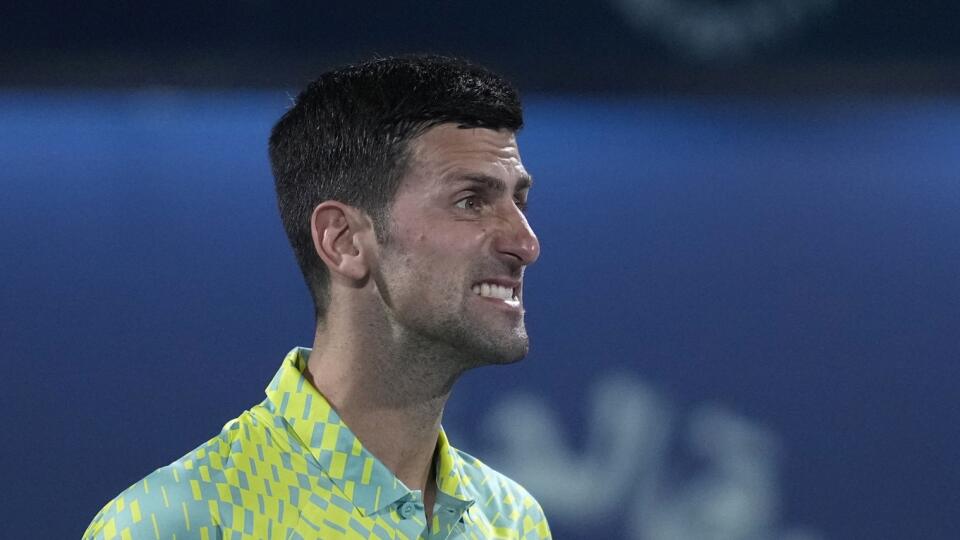 WA 30 Dubaj - Srbský tenista Novak Djokovič reaguje v zápase 1. kola mužskej dvojhry proti Tomášovi Macháčovi z Českej republiky na tenisovom turnaji ATP v Dubaji v utorok 28. februára 2023. FOTO TASR/AP
Serbia's Novak Djokovic reacts against Czech Republic's Tomas Machac during a match of the Dubai Duty Free Tennis Championships in Dubai, United Arab Emirates, Tuesday, Feb 28, 2023. (AP Photo/Kamran Jebreili)