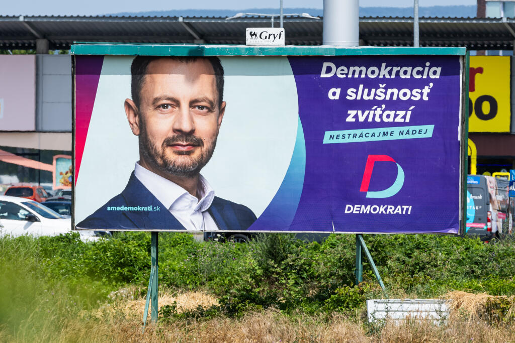 Billboard politickej strany DEMOKRATI s Eduardom Hegerom v Bratislave.