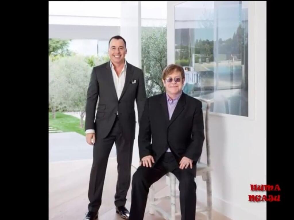 Elton John má svoj palác zariadený skutočne štýlovo. Čo poviete?