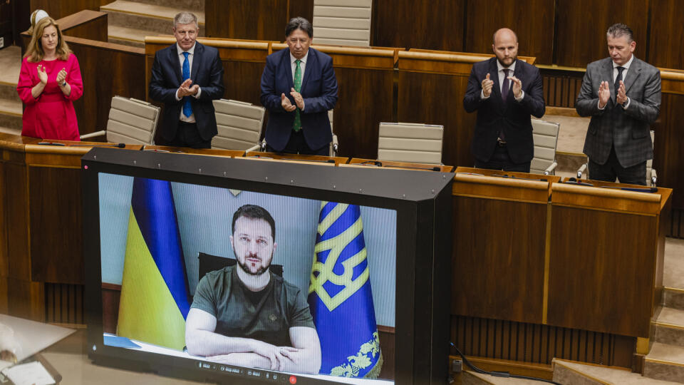 Prezident Ukrajiny Volodymyr Oleksandrovyč Zelenskyj sa prihovoril prostredníctvom telemostu poslancom Národnej rady Slovenskej republiky a členom Vlády Slovenskej republiky.