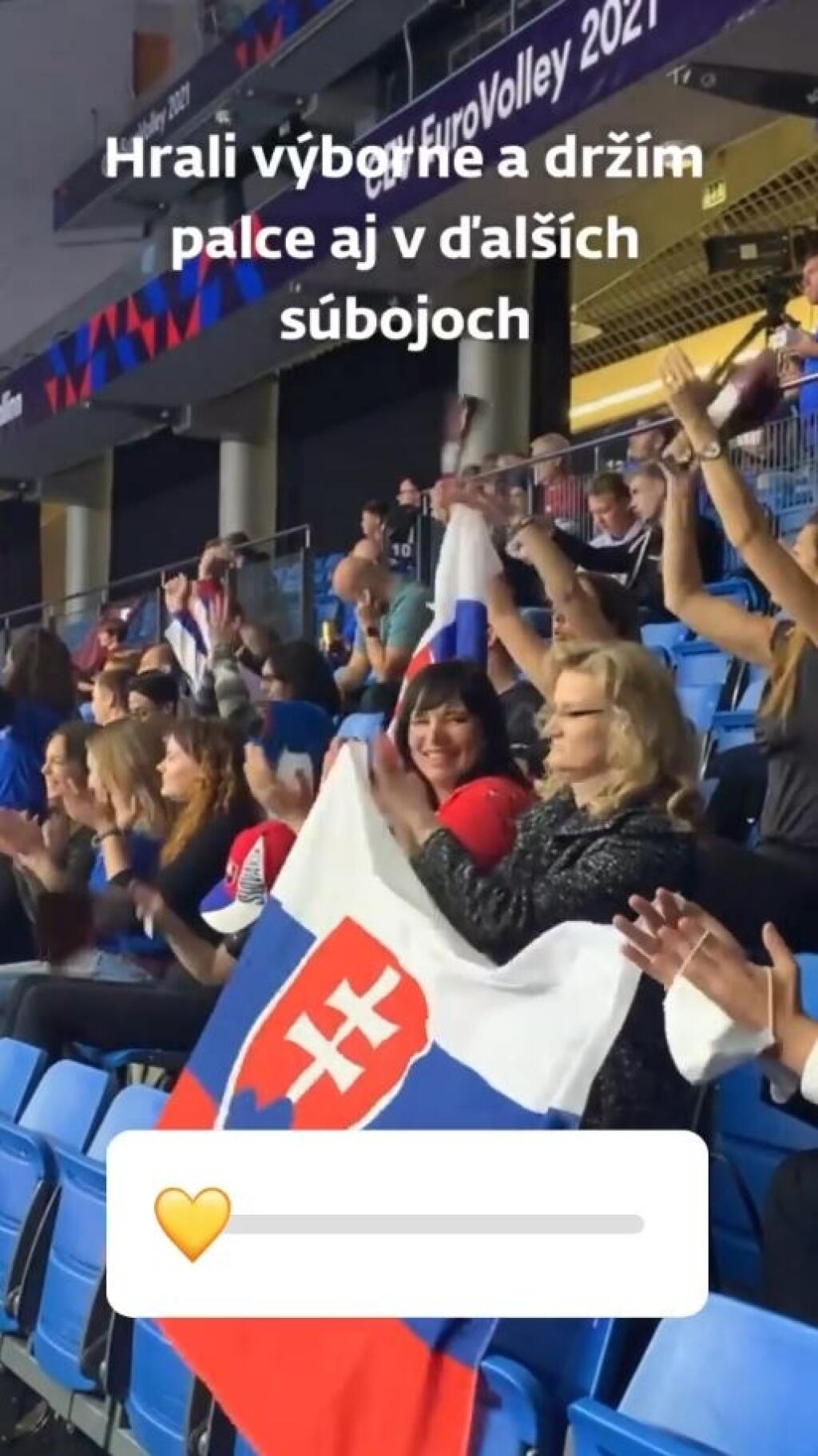Medzi divákmi na ME vo volejbale sa objavila aj ministerka Veronika Remišová. Tá si na svoje šaty obliekla slovenský dres, ktorý jej darovali z reprezentácie. Počas zápasu fandila naplno a poriadne sa odviazala.