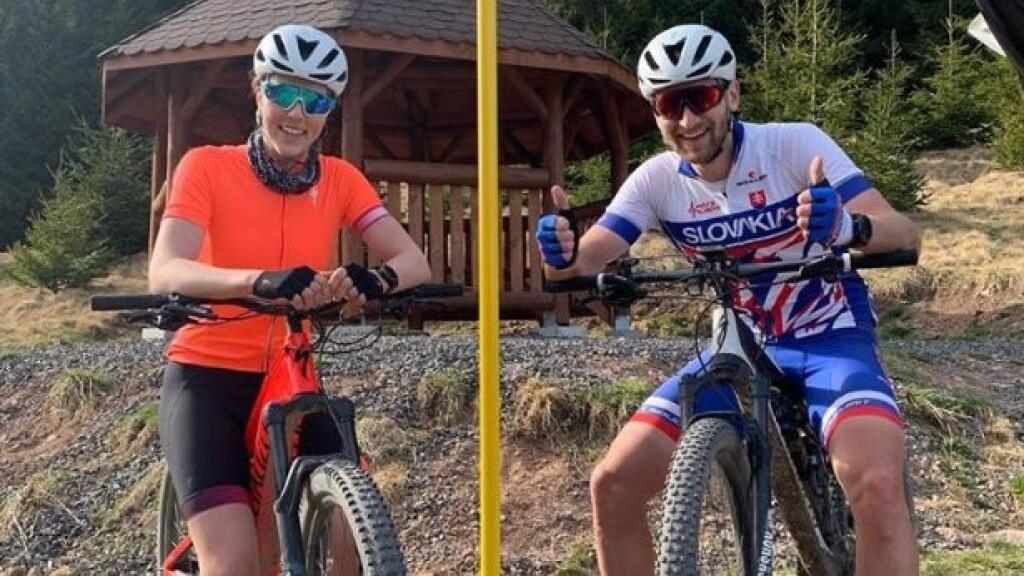 Petra Vlhvová často trénuje na bicykli.