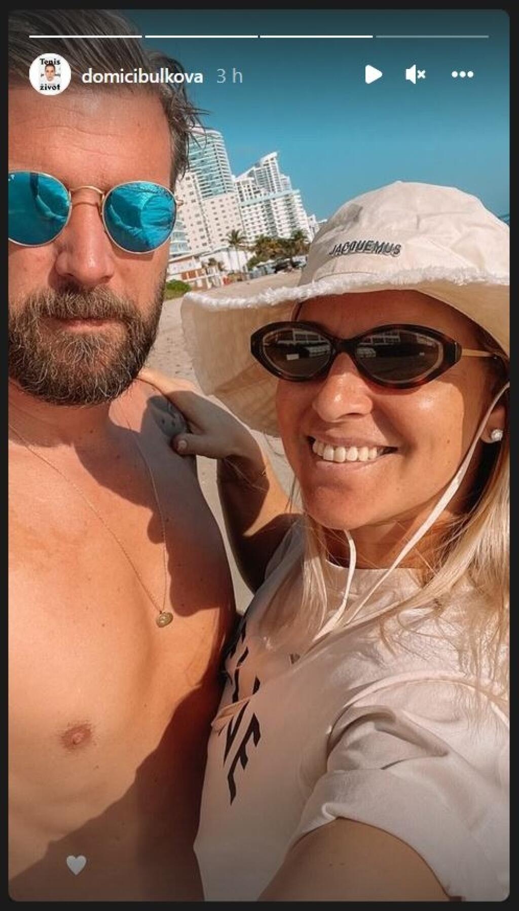 Cibulková si na pláži v Miami užíva aj s manželom Michalom.
