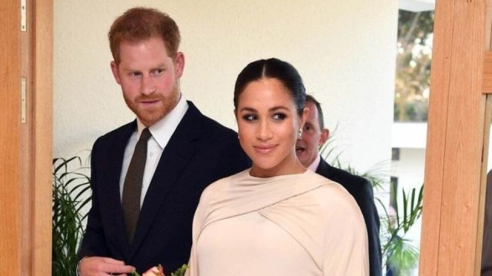 Kruté obvinenie Meghan Markle. Údajne bola princovi Harrymu neverná.