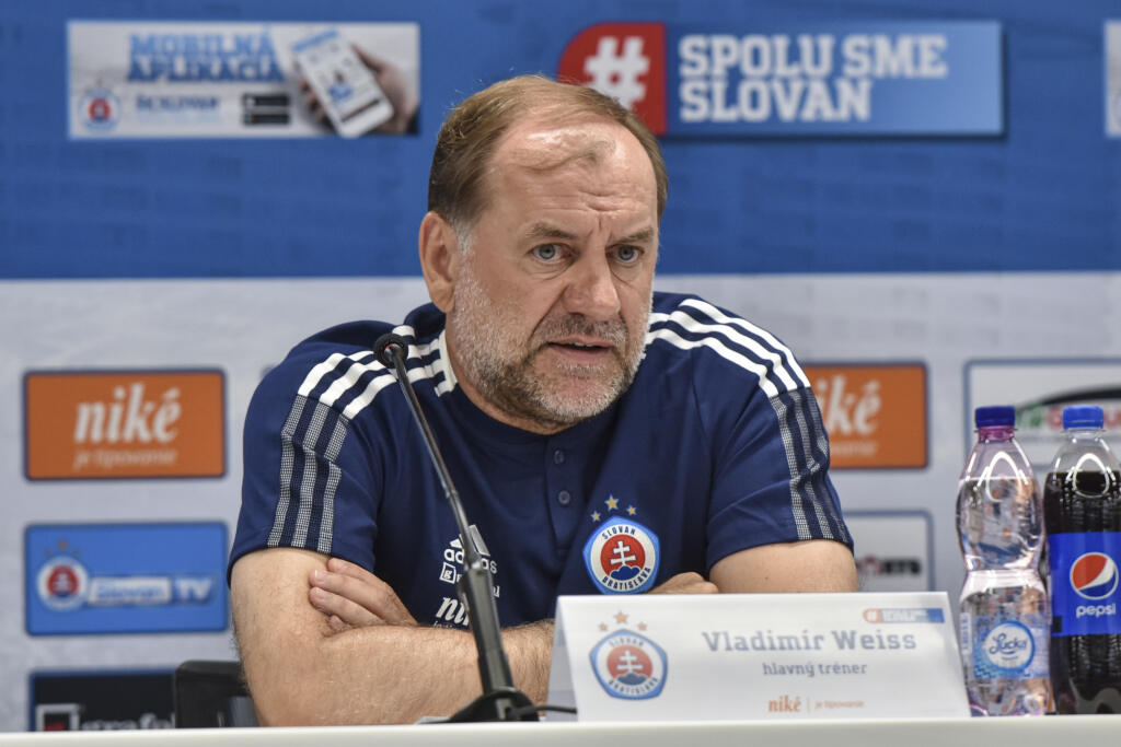 Na snímke tréner ŠK Slovan Bratislava Vladimír Weiss st. počas tlačovej konferencie ŠK Slovan Bratislava 2. júla 2021 v Bratislave. FOTO TASR - Pavol Zachar