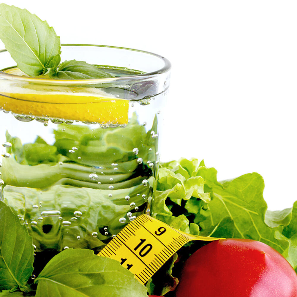 Vitamín C je účinný prostriedok na ničenie tuku, posilňuje imunitný systém a skvele chutí napríklad ako voda s citrónom.