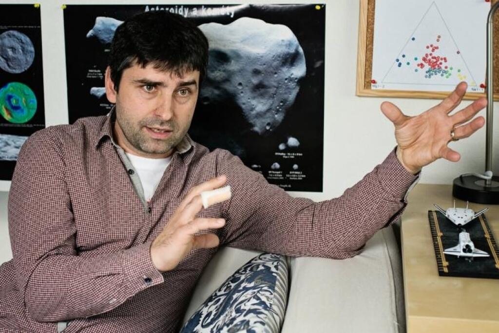 Astronóm Juraj Tóth: So Zemou sa môžu zraziť milióny telies