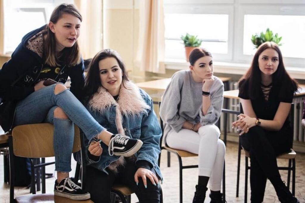 Ako naučiť mladých riešiť vzťahy a frustráciu