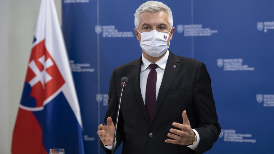 Na snímke minister zahraničných vecí a európskych záležitostí SR Ivan Korčok počas brífingu 19.novembra 2020 v Bratislave. Podmienky na čerpanie financií z rozpočtu Európskej únie (EÚ) a fondu obnovy v oblasti právneho štátu sú totožné s bodmi programového vyhlásenia vlády (PVV). FOTO TASR - Pavel Neubauer