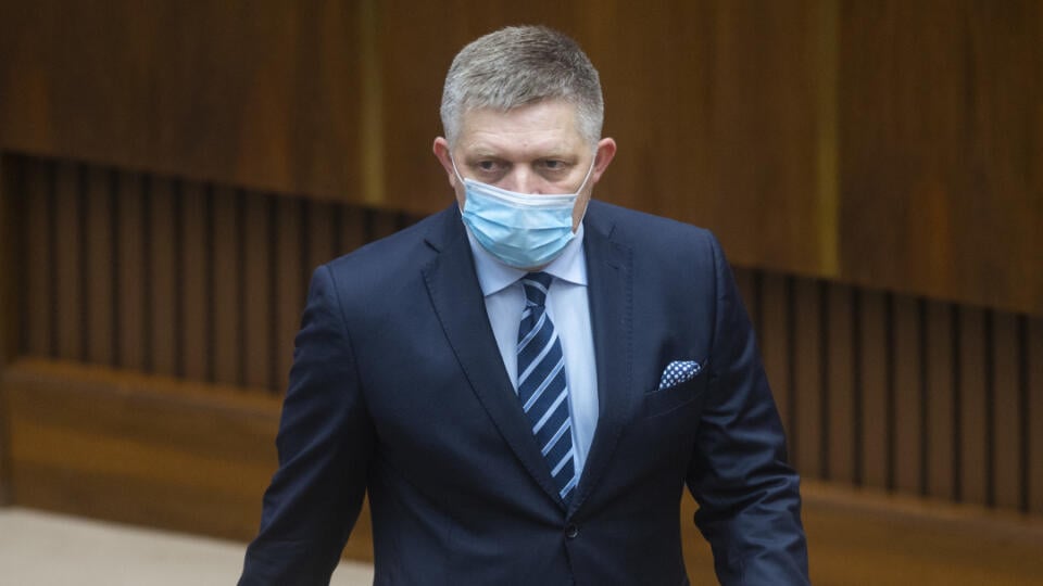 Na snímke poslanec NR SR Robert Fico (Smer-SD) počas 16. schôdze parlamentu v Bratislave v stredu 21. októbra 2020. FOTO TASR - Jakub Kotian