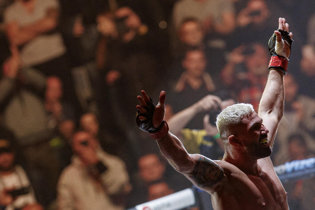 Na snímke Attila Végh počas turnaja zmiešaných bojových umení. Oktagon 15